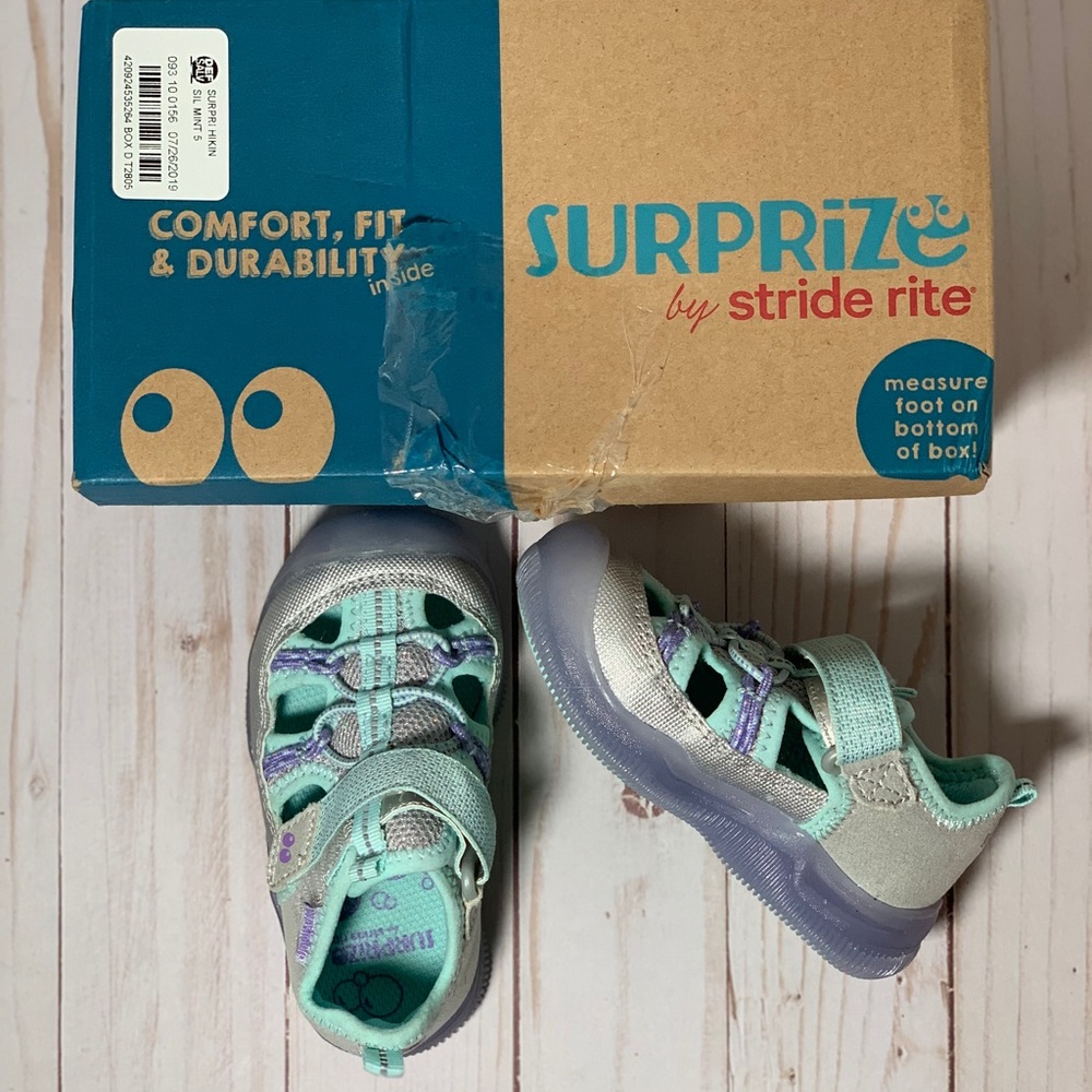 Surprize By Stride Rite Girls Light Up Shoes